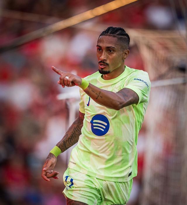 认为进球无, 亿超巨传射, 人作战